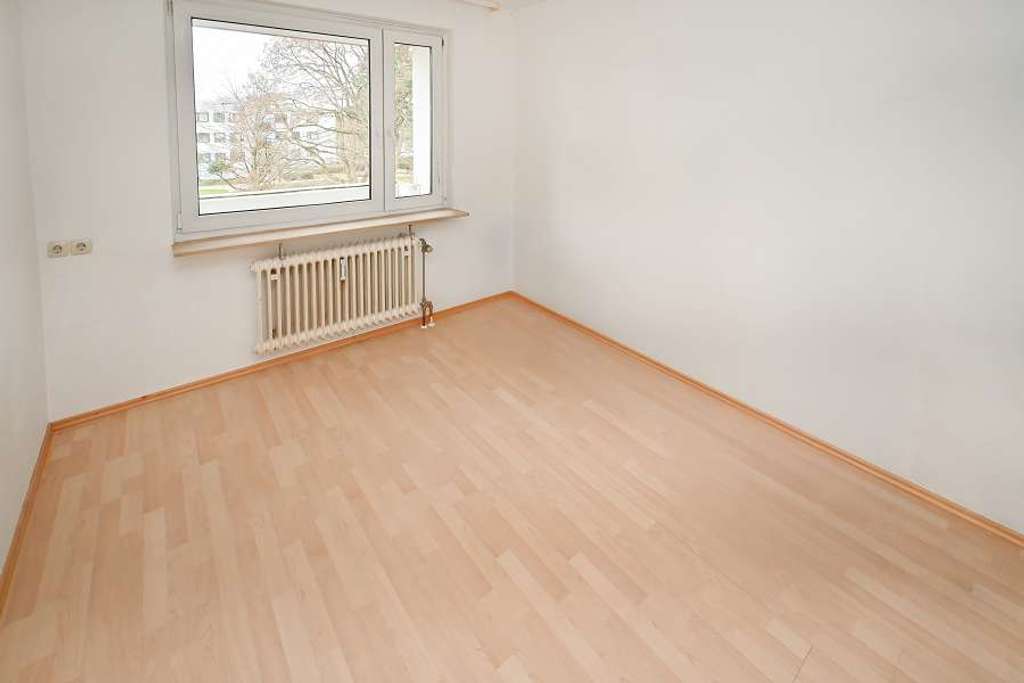 Immobilie in Isernhagen - Charmante Wohnung mit Potenzial in gefragter Lage von Altwarmbüchen! - Bild 2