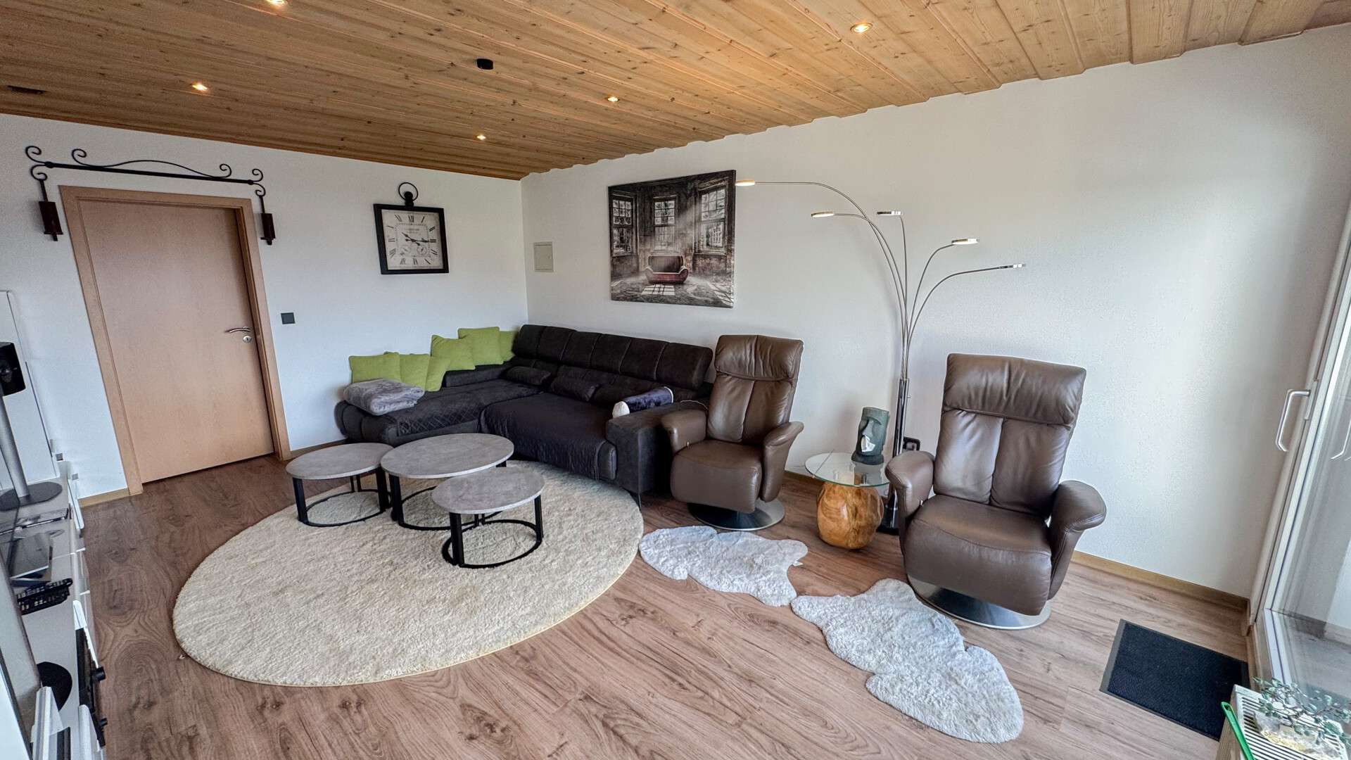 Immobilie in Weilburg - Großes Grundstück mit zwei renovierten Einfamilienhäuser und einer Einliegerwohnung vor Weilburg! - Bild 0