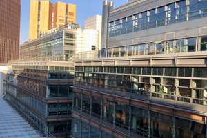 Schöne 3 Zi.-Wohnung mit 2 Balkonen & Blick in den begrünten Innenhof! Direkt am Potsdamer Platz! – Rudolf-von-Gneist-Gasse 4, 10785 Tiergarten, Berlin – Vorschaubild 3