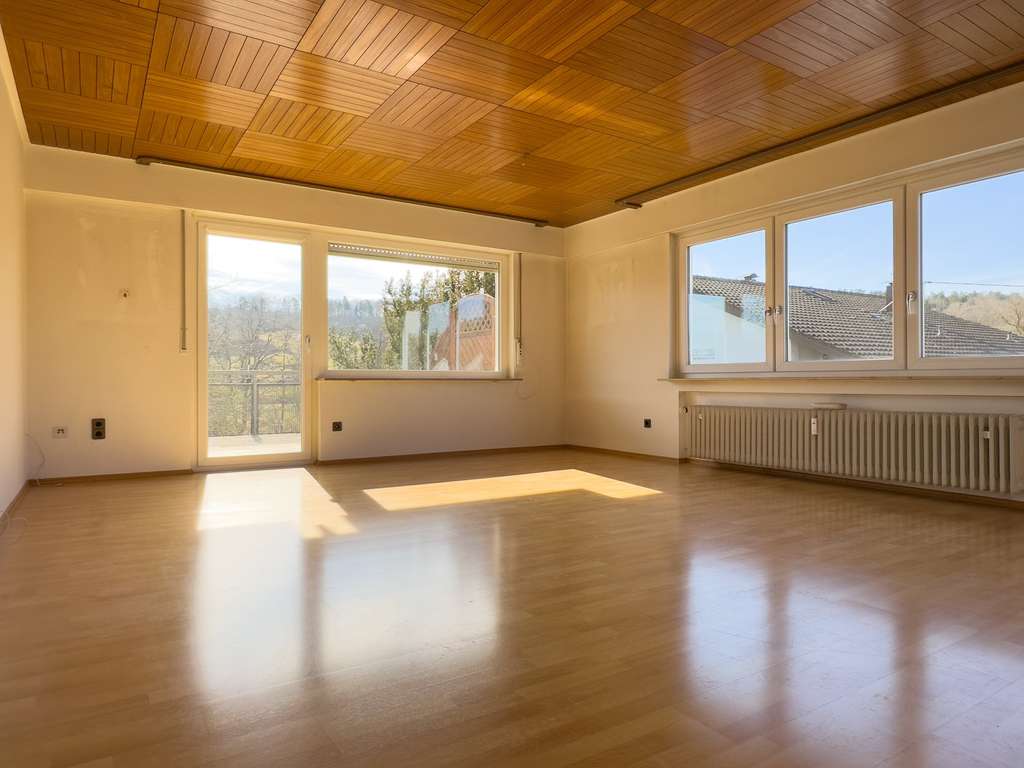 Immobilie in Aichtal - Großzügige Wohnung mit Terrasse, Balkon & zwei Hobbyräumen - Bild 2