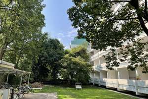 Helles Apartment in ruhiger Lage. Herrlicher Balkon. Beste Infrastruktur. Renovierungsbedarf. – Die vollständige Adresse der Immobilie erhältst du vom Anbieter., 80797 Neuschwabing, München – Vorschaubild 2