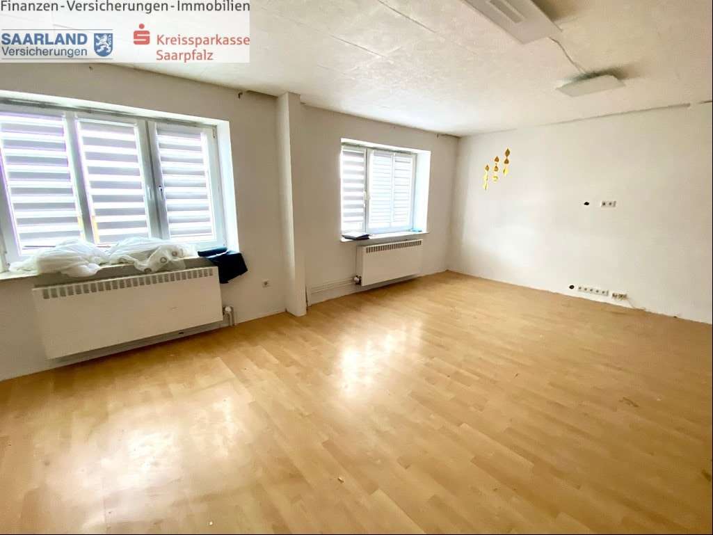 Immobilie in Gersheim - Großes Einfamilienhaus mit zwei Garagen  - Bild 0