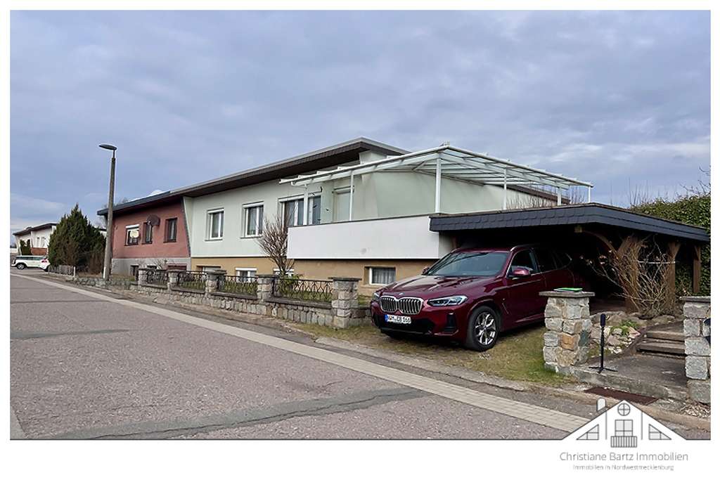 Immobilie in Neukloster - Modernisierte Doppelhaushälfte mit Wohnkeller in guter Lage von Neukloster zu verkaufen - Bild 0