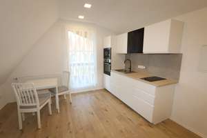 Modernes, voll ausgestattetes, möbliertes Apartment in KA