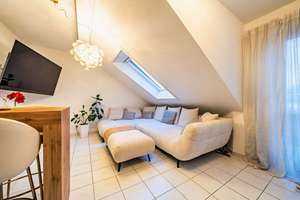 Sofort bezugsfertig – Charmante 2-Zimmer-Dachgeschosswohnung mit Stil – Die vollständige Adresse der Immobilie erhältst du vom Anbieter., 68199 Neckarau, Mannheim – Vorschaubild 2