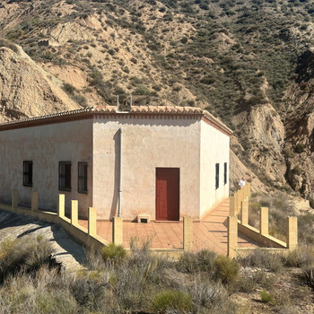 Landhaus inmitten von Orangen- und Olivenhainen mit spektakulärer Aussicht!