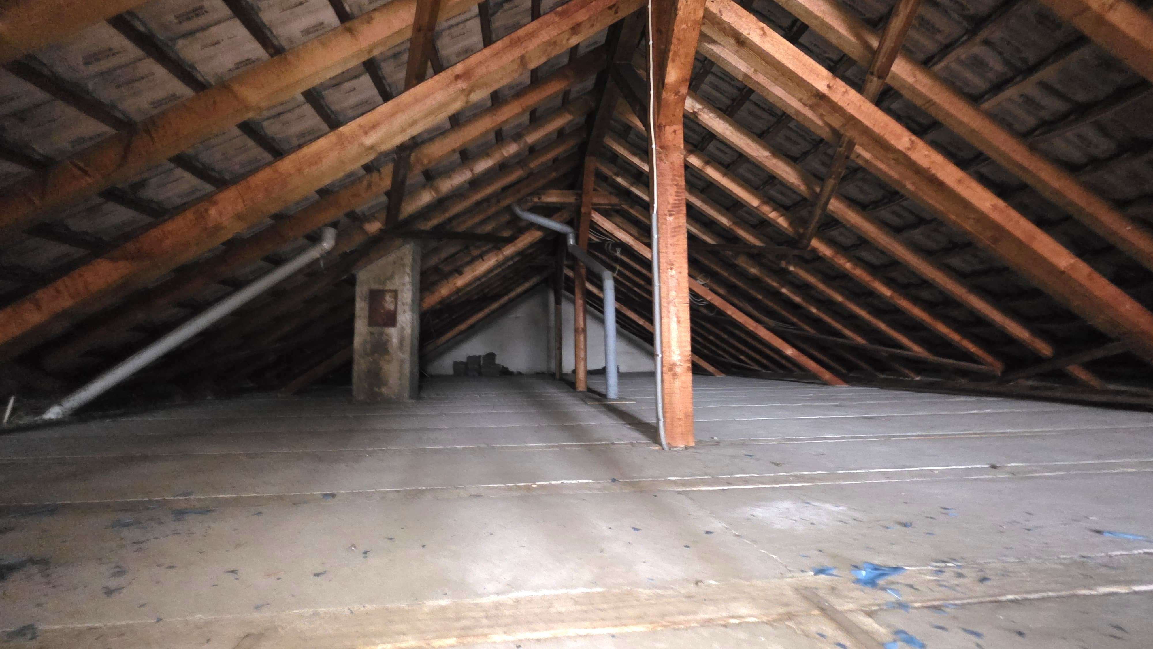 Immobilie in Philippsburg - 1-2 Familienhaus mit gutem Raumangebot und großen Garagentrakt der ideal für Hobbyhandwerker ist - Bild 0