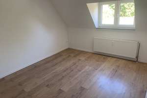 Helle Dachgeschosswohnung mit 6 Zimmern – Nibelungenstraße 68, 47057 Neudorf-Süd, Duisburg – Vorschaubild 12