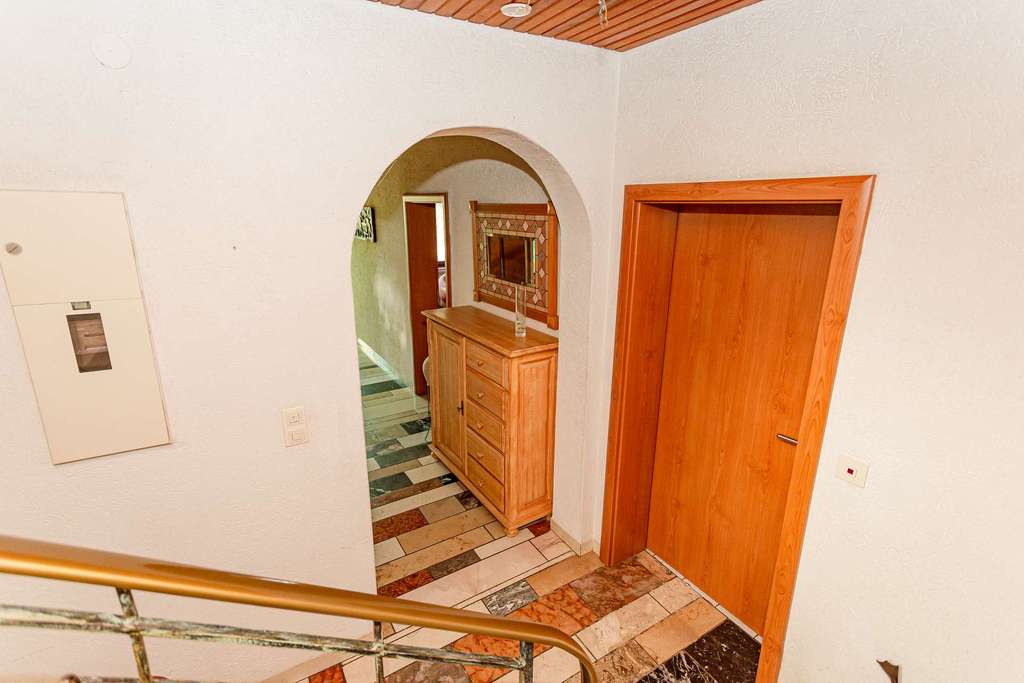 Immobilie in Ellenz-Poltersdorf - Ein Haus nahe Cochem - mit 2 Terrassen, Balkon und Garage in hochwassersicherer Lage - Bild 2