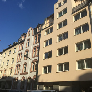 Mehrfamilienhaus zentral nähe Skyline Plaza und Messe