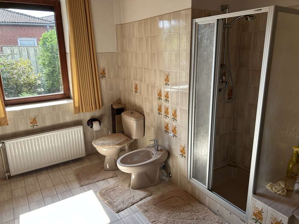 Immobilie in Dahlenburg - Wohnen oder Arbeiten ! Bungalow mit großem Grundstück und großer Lagerhalle mitten in Dahlenburg - Bild 0