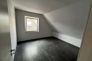 Sanierte großzügige Dachgeschosswohnung frei ab 1. Juli – Alsenstraße 17, 59067 Mitte, Hamm – Vorschaubild 4