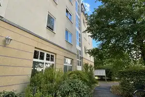 BEZUGSFREI! Ruhige Lage! 2-Raum-Wohnung mit Separate Küche und Tiefgarage, zu verkaufen! – Dresden – Vorschaubild 11