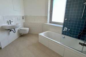 zukunftsweisende, moderne Wohnung, offene Küche zum Wohnbereich, Balkon, Badewanne, Fußbodenheizung, – Adolf-Damaschke-Ring 39, 68259 Feudenheim, Mannheim – Vorschaubild 7