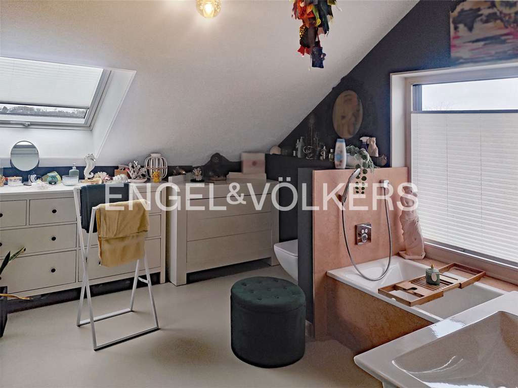 Immobilie in Pleckhausen - Großes Einfamilienhaus mit Doppelgarage in guter Lage - Bild 4