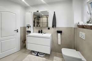 Stilvolle 4-Zimmer-Hochparterre-Wohnung mit Balkon und Stellplatz in Ingolstadt – Die vollständige Adresse der Immobilie erhältst du vom Anbieter., 85051 Münchener Straße, Ingolstadt – Vorschaubild 6