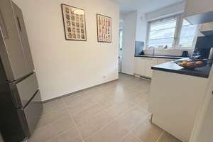 Direkt einziehen! 3 Zimmer mit Einbauküche, 2 Balkone & Blick ins Grüne, Duschbad, Gäste-WC, Aufzug – Klerschweg 1, 50968 Bayenthal, Köln – Vorschaubild 12