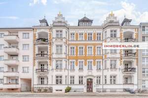 IMMOBERLIN.DE - Perle in Toplage: Familienfreundliche Altbauwohnung mit Westloggia & Naturkulisse – Die vollständige Adresse der Immobilie erhältst du vom Anbieter., 12167 Steglitz, Berlin – Vorschaubild 1