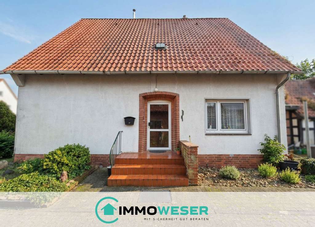 Immobilie in Dörverden - Entwickeln, modernisieren, verwirklichen - Einfamilienhaus mit großem Grundstück - Bild 2