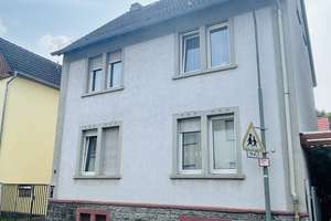 Hanau-Steinheim: Vielseitiges 3-Familienhaus mit Innenhof & Anlieger-Maisonette – Komplett vermietet – Die vollständige Adresse der Immobilie erhältst du vom Anbieter., 63456 Steinheim, Hanau – Vorschaubild 2