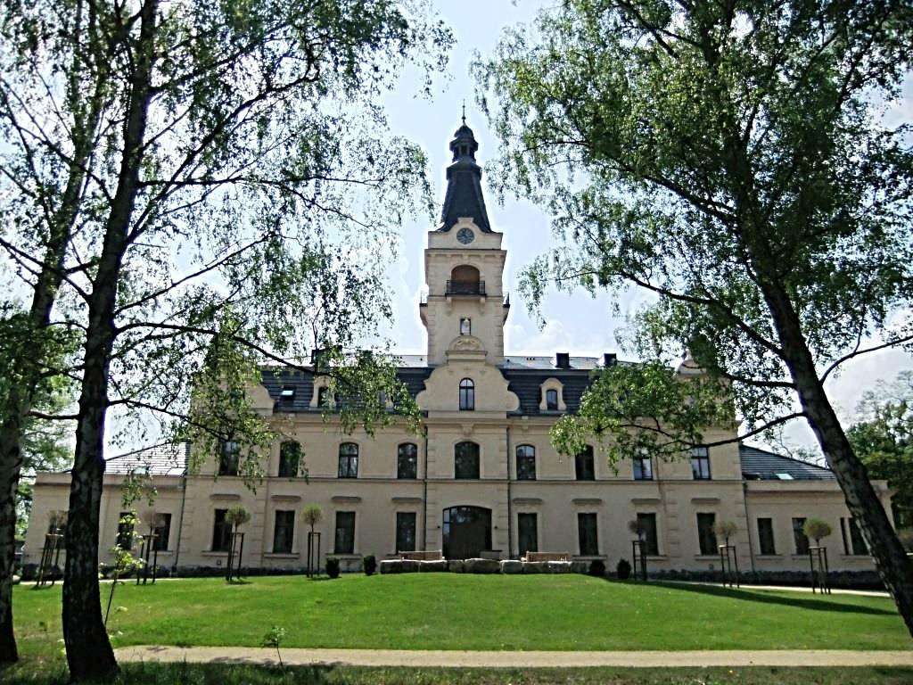 Immobilie in Stahnsdorf - BEZUGSFREI! "Schloss Güterfelde": Luxuriöse 3-Zimmer-Dachgeschoss- Wohnung mit Blick ins Grüne - Bild 1