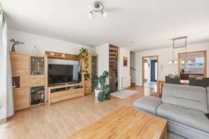 4,5-Zimmer-Reihenendhaus mit Garten, Garage, Carport & Balkonkraftwerk in bester Lage in Biberach – Die vollständige Adresse der Immobilie erhältst du vom Anbieter., 74078 Biberach, Heilbronn – Vorschaubild 3