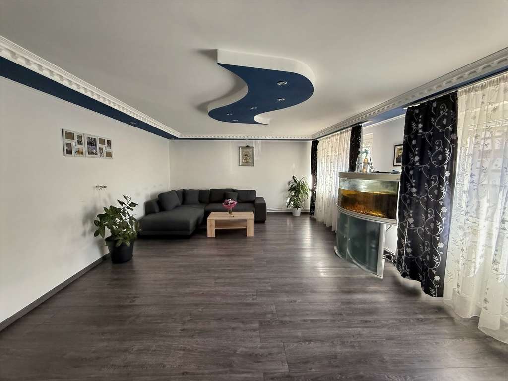 Immobilie in Steinweiler - Gepflegtes Einfamilienhaus mit frischen Böden, Scheune und vielseitigem Hof - Bild 2