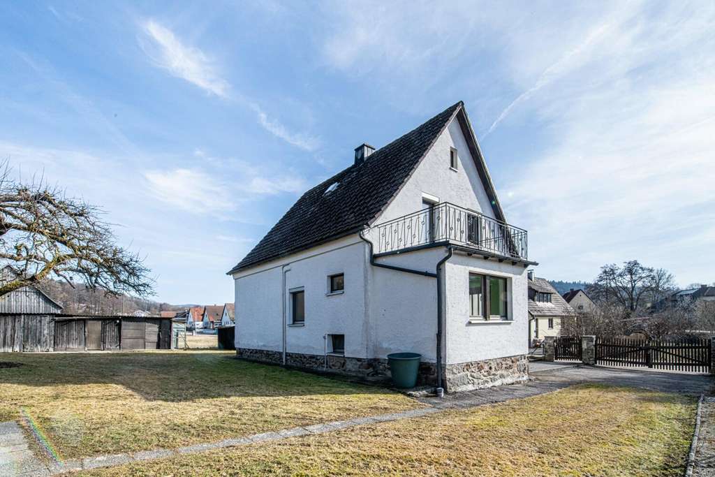 Immobilie in Waldmünchen - Zentrumsnah: Charmantes Einfamilienhaus mit großem Garten - Bild 4