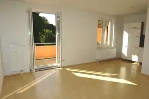 Offene Küche mit kompletter EBK - Fensterbad - Balkon - Abstellraum – Carl-von-Ossietzky-Straße 42, 9126 Chemnitz – Vorschaubild 6