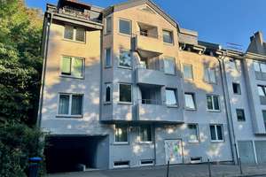 Helle Dachgeschoss-Wohnung mit Sonnenbalkon und Weitblick!