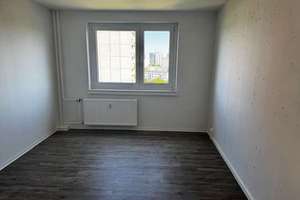 Gamigstraße 22 - helle 3 ZKB Wohnung im 10.OG -WBS- zu vermieten – Die vollständige Adresse der Immobilie erhältst du vom Anbieter., 1239 Prohlis-Nord, Dresden – Vorschaubild 3