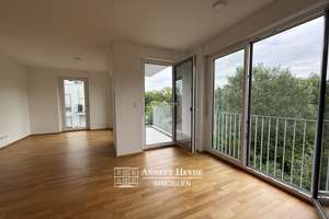 Ihr Blick in Grün und auf den Garchinger Mühlbach - zentrums- wie naturnah in Schwabing-Freimann – Die vollständige Adresse der Immobilie erhältst du vom Anbieter., 80939 Obere Isarau, München – Vorschaubild 9