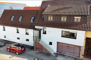 Vielseitiges 3-Familienhaus mit Nebengebäuden - Viel Potenzial für Kapitalanleger oder Handwerker – Die vollständige Adresse der Immobilie erhältst du vom Anbieter., 74369 Löchgau – Vorschaubild 1
