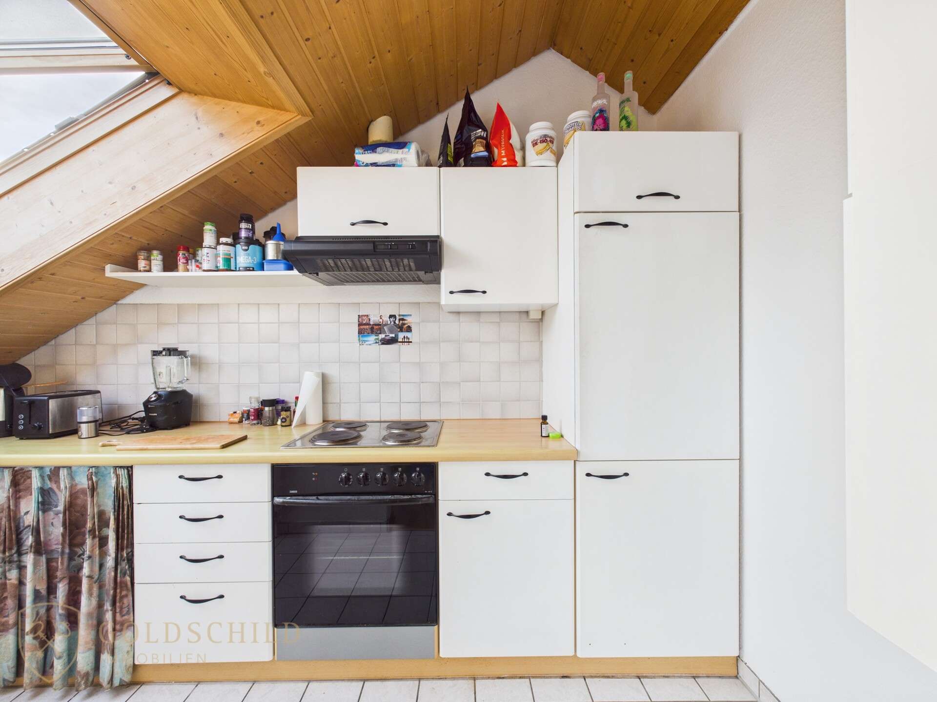 Immobilie in Oberboihingen - Lichtdurchflutetes Dachgeschoss mit Loggia – Gepflegte 2,5-Zimmer-Wohnung in ruhiger Lage - Bild 0