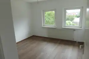 Kernsaniertes Reihenendhaus mit großem Garten und Garage – Krähenberg 14, 29225 Celle (Kreis) – Vorschaubild 4