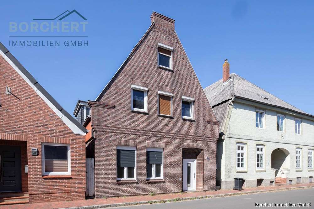 360° Rundgang - Historisches Zweifamilienhaus mit Platz & Feuchtigkeitsschäden zu verkaufen, Steinburg Kreis – Bild 1