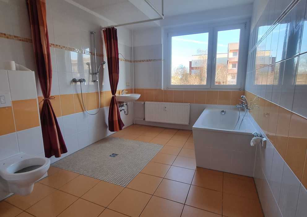 altersgerechte 2-Zimmer-Wohnung mit großem Balkon / Aufzug