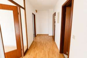 Traumhafte DG-Wohnung: 2 Zimmer, große Dachterrasse & einzigartiges Wohngefühl – Bismarckstr. 27, 4249 Großzschocher, Leipzig – Vorschaubild 3