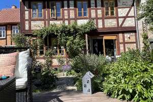 PROVISIONSFREI - Einzigartiges Fachwerk-Ensemble - 2 Häuser, Garten, Innenhof & Sauna in Quedlinburg – Die vollständige Adresse der Immobilie erhältst du vom Anbieter., 6484 Quedlinburg – Vorschaubild 1