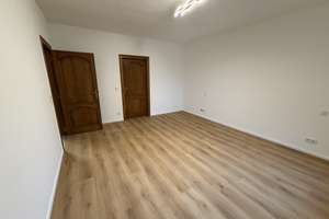 Zuhause mit 3 Zimmern und Balkon in Köln-Zündorf – Wahnerstr. 41, 51143 Zündorf, Köln – Vorschaubild 2