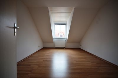 vermiete 2-Raum-DG-Wohnung mitten in Dessau