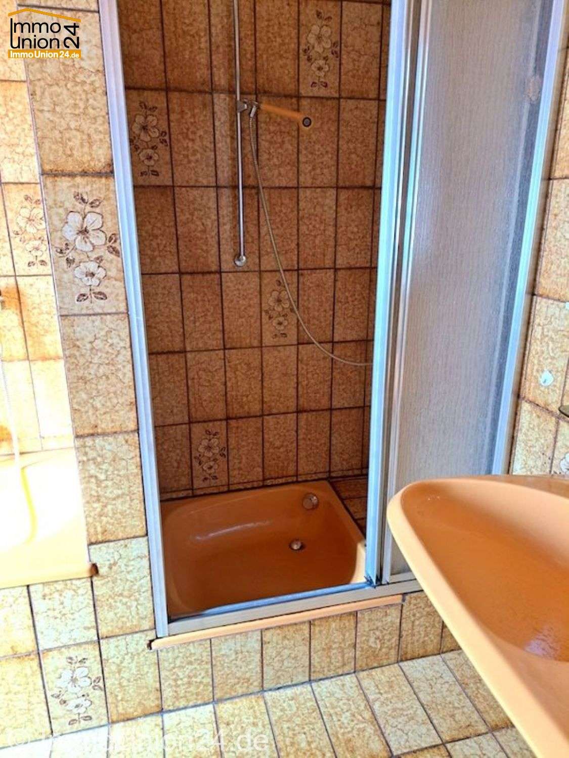 Immobilie in Spalt - TOP 220 qm Ein- Zweifamilienhaus mit Ausbaureserve im Dachgeschoss und 2 Garagen auf 1.320 qm Grund - Bild 0