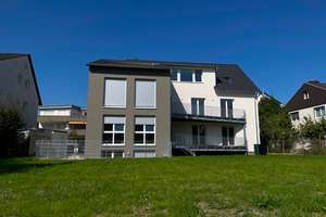 Neuwertige, hochwertig ausgestattete 1 1/2 Zimmerwohnung mit Terrasse und Gartenzugang