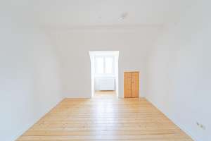 Altbautraum mit 110m² im DG, frisch renoviert, 4-Zimmer, mit neuer EBK und Gartennutzung – Schwartauer Allee 121, 23554 Sankt Lorenz Nord, Lübeck – Vorschaubild 3