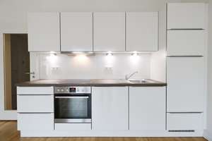 Sonnenverwöhnte 2-Zi-Wohnung mit Balkon, offener Markenküche und Tiefgaragenstellplatz – 44269 Schüren, Dortmund – Vorschaubild 2