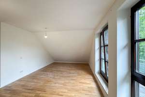 Modernisierte 3-Zimmer Dachgeschoss Wohnung - 2 Balkone + 2 Badezimmer – Waldschmidtstraße 5, 81545 Harlaching, München – Vorschaubild 12