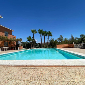 Charmantes freistehendes Landhaus mit Gästeapartment, Pool und Grundstück von 2.600 m2 in der Nähe d
