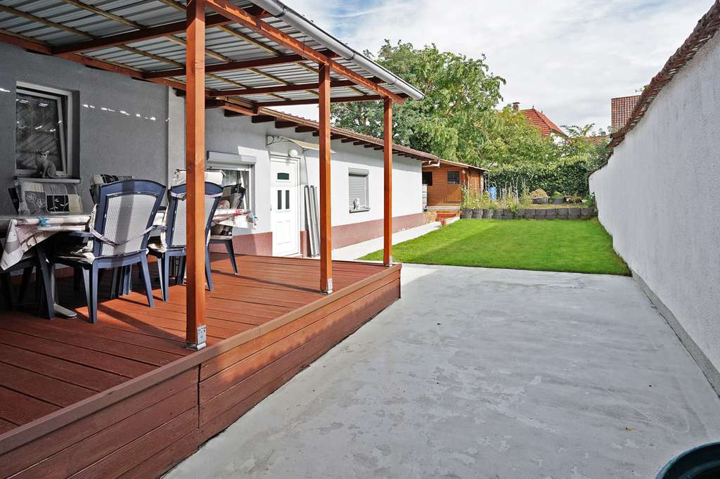 Immobilie in Oberhausen-Rheinhausen - Familienidylle in Oberhausen – Haus mit Garten, Terrasse & viel Potenzial - Bild 2