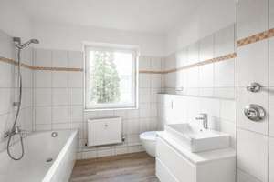 Sonnige 3,5-Zimmer mit Süd-Ost-Balkon, 25 m²-Hobbyraum und TG-Option in ruhiger Lage – Die vollständige Adresse der Immobilie erhältst du vom Anbieter., 22159 Farmsen-Berne, Hamburg – Vorschaubild 14