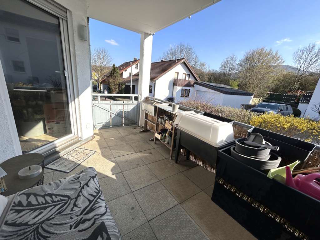 Immobilie in Eschenbach - Attraktive 3-Zimmer-Wohnung in Eschenbach in Toplage mit einem sonnigen Balkon und einer Garage! - Bild 2